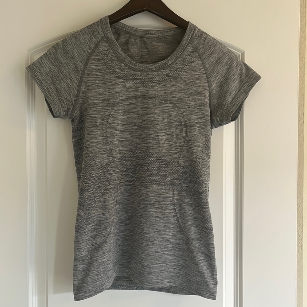 Gray Lululemon short sleeve. Size 4. Excellent Condition.
